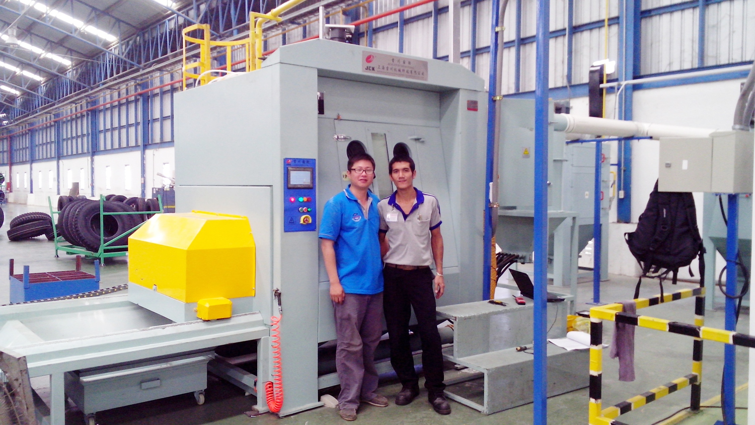 Aircraft wheel hub refurbishment automatic sandblasting machine