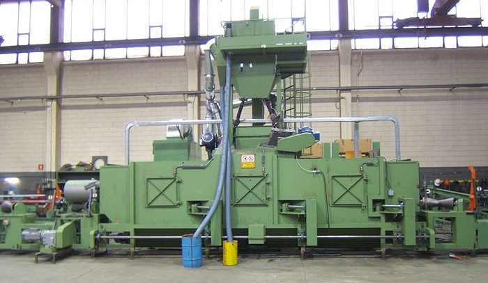 Special shot blasting machine for large steel pipes